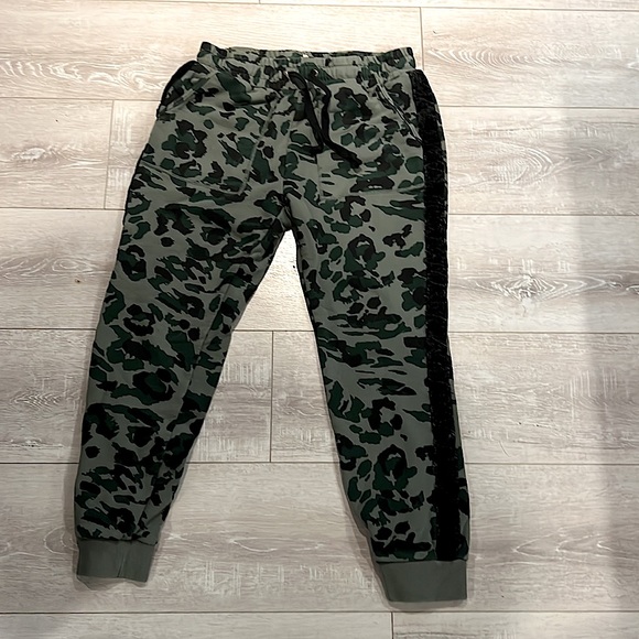 Ampersand Camo Set - Picture 2 of 2